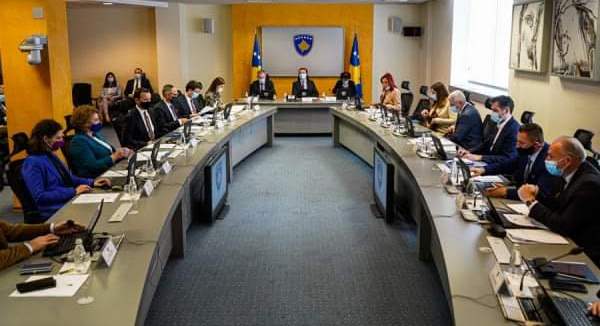 Qeveria e Kosoves vendos: 1500 euro per familjet qe kane humbur familjare nga Covid-19